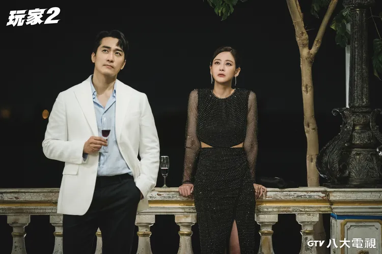 宋承憲（左）續演《玩家2》，新加入的吳漣序合作兒時偶像稱美夢成真。八大電視提供