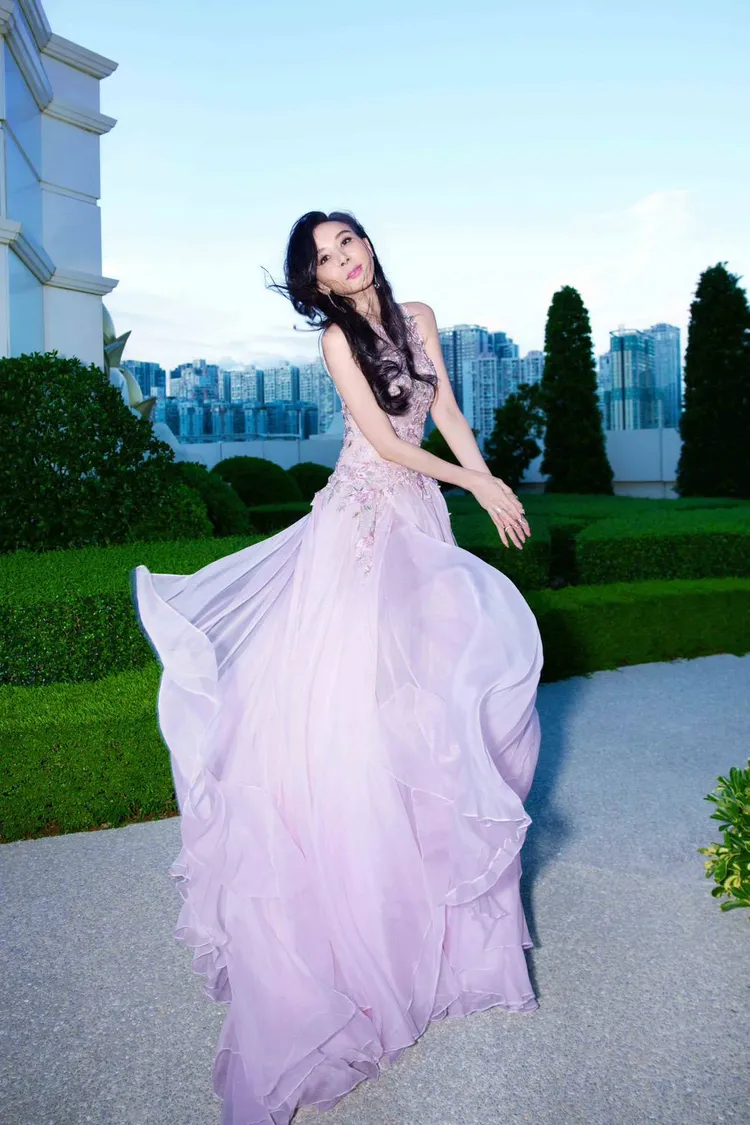 紫色的蕭薔，彷彿仙女降臨。 珍世美學慈善基金會提供