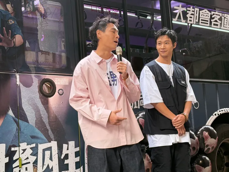 楊祐寧（左）和黃冠智分享拍片趣事。王思穎攝