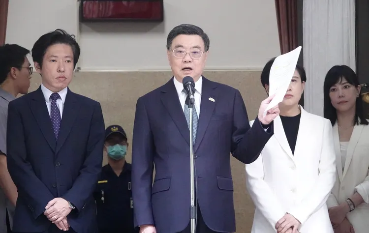 卓荣泰表示，对于立法院在野党团突然的动作，行政院会全面迎战。记者庄宗达摄