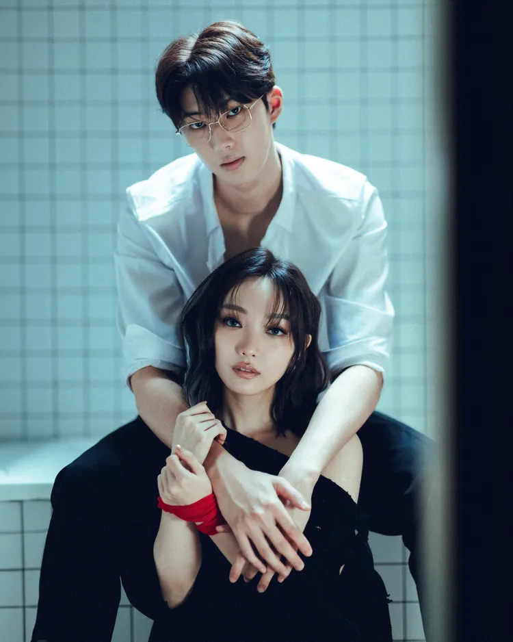 閻奕格(前面)挑戰演出一個被困在有毒關係裡、毫無反抗能力的女性角色。格聲娛樂有限公司提供