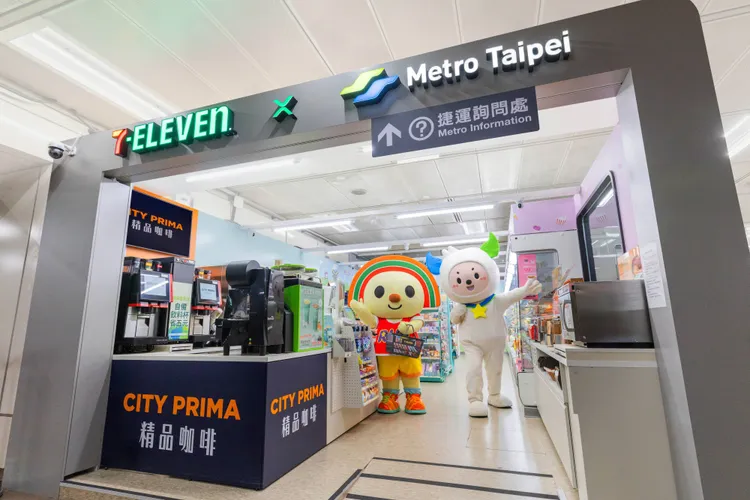 今（21日）開幕當天臺醫站門市單店推出指定麵包買3送1等優惠。7-ELEVEN提供