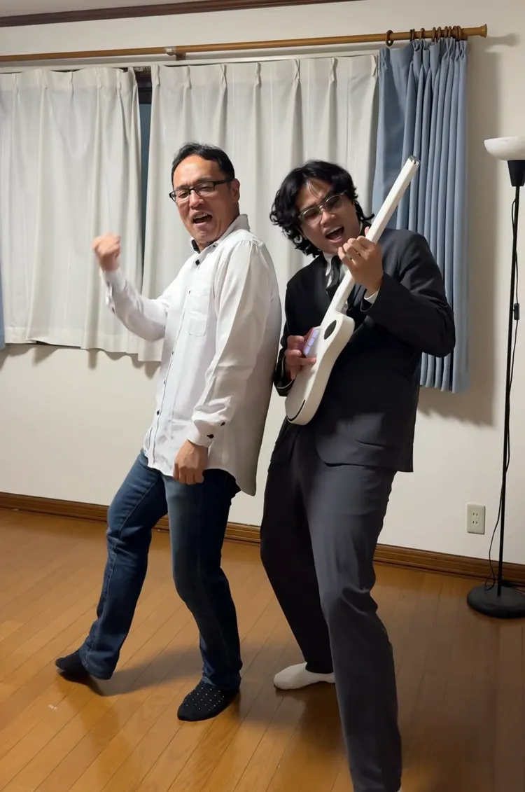 東尼大木在拍攝過程中一直演唱周杰倫的歌曲逗笑大家。SUBYUB提供