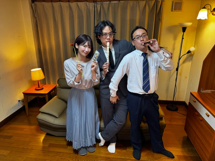 李拾壹及东尼大木、美园和花，三人上演一段色气感十足的「直笛演奏」。SUBYUB提供