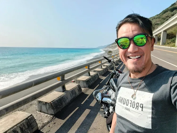 资深艺人陈为民是演艺圈有名的重机爱好者。艾迪升传播提供