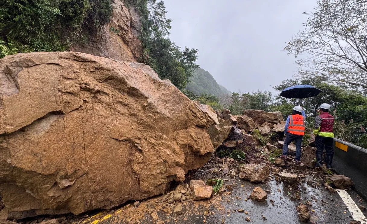 相關單位正進行搶通。翻攝自新北市雙溪區公所-雙溪荷所在