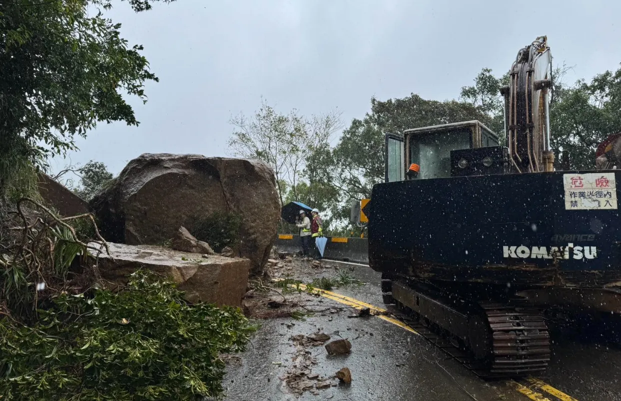 怪手已進駐搶通。翻攝自新北市雙溪區公所-雙溪荷所在