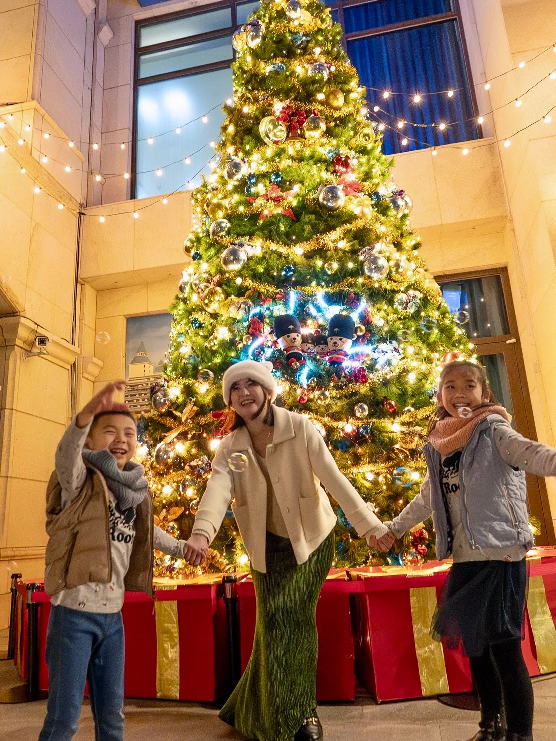 淡水福容渔人码头店的幸福圣诞树。业者提供