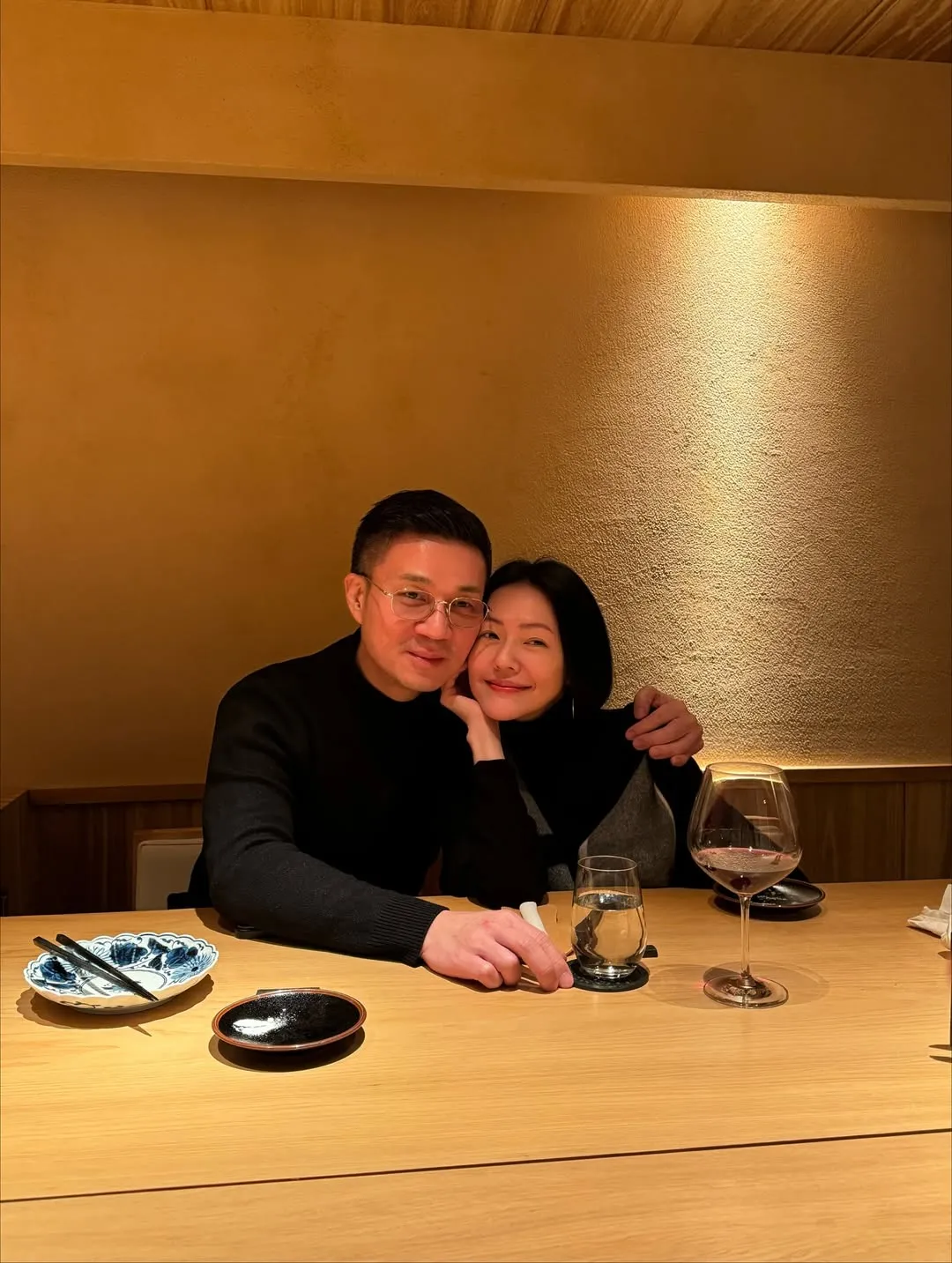 Lily分享爸爸許雅鈞和媽媽小 S耍恩愛。翻攝Lily IG