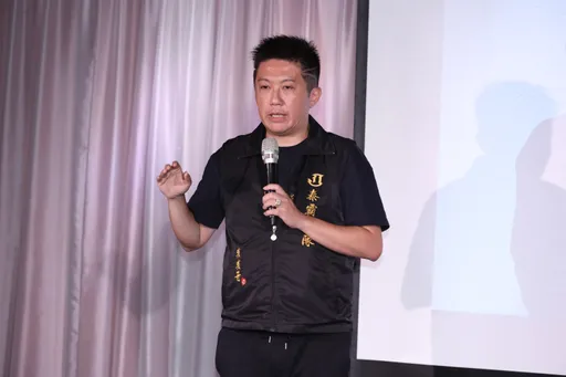 宾宾哥当演讲嘉宾惨翻车　未经同意直播被校方「洗脸」