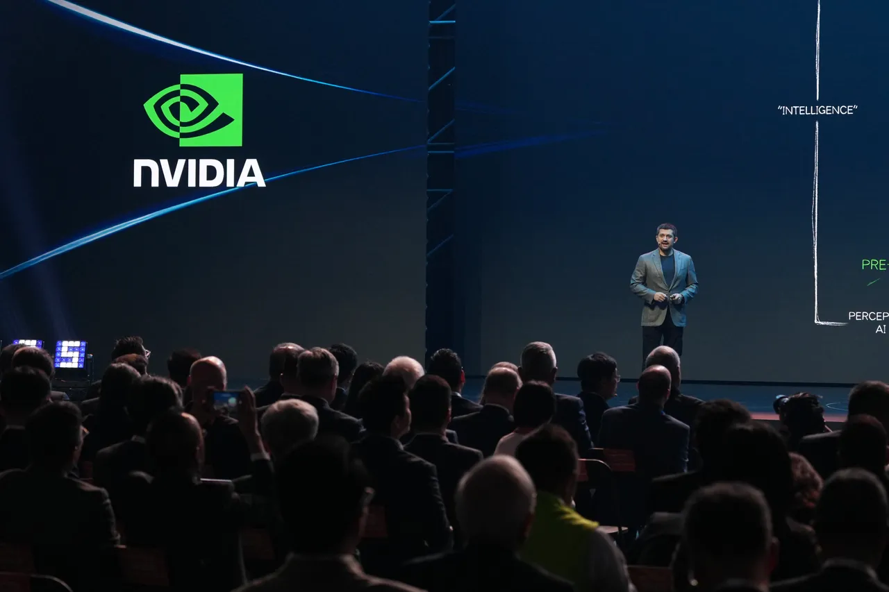 NVIDIA执行长黄仁勋之子、NVIDIA机器人产品线经理黄胜斌（Spencer Huang）进行主题演讲。彭欣伟摄