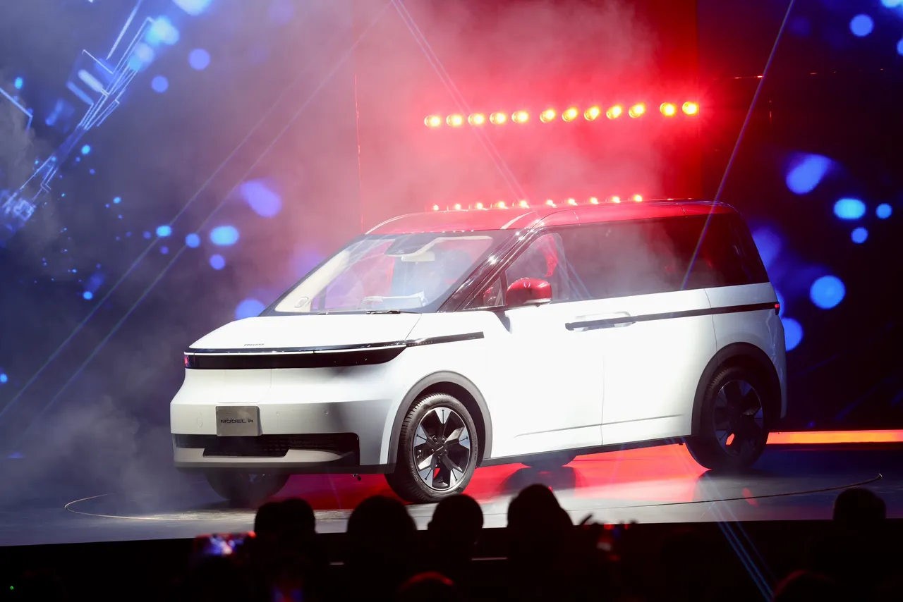 鸿海推出全新MODEL A 电动参考车。彭欣伟摄