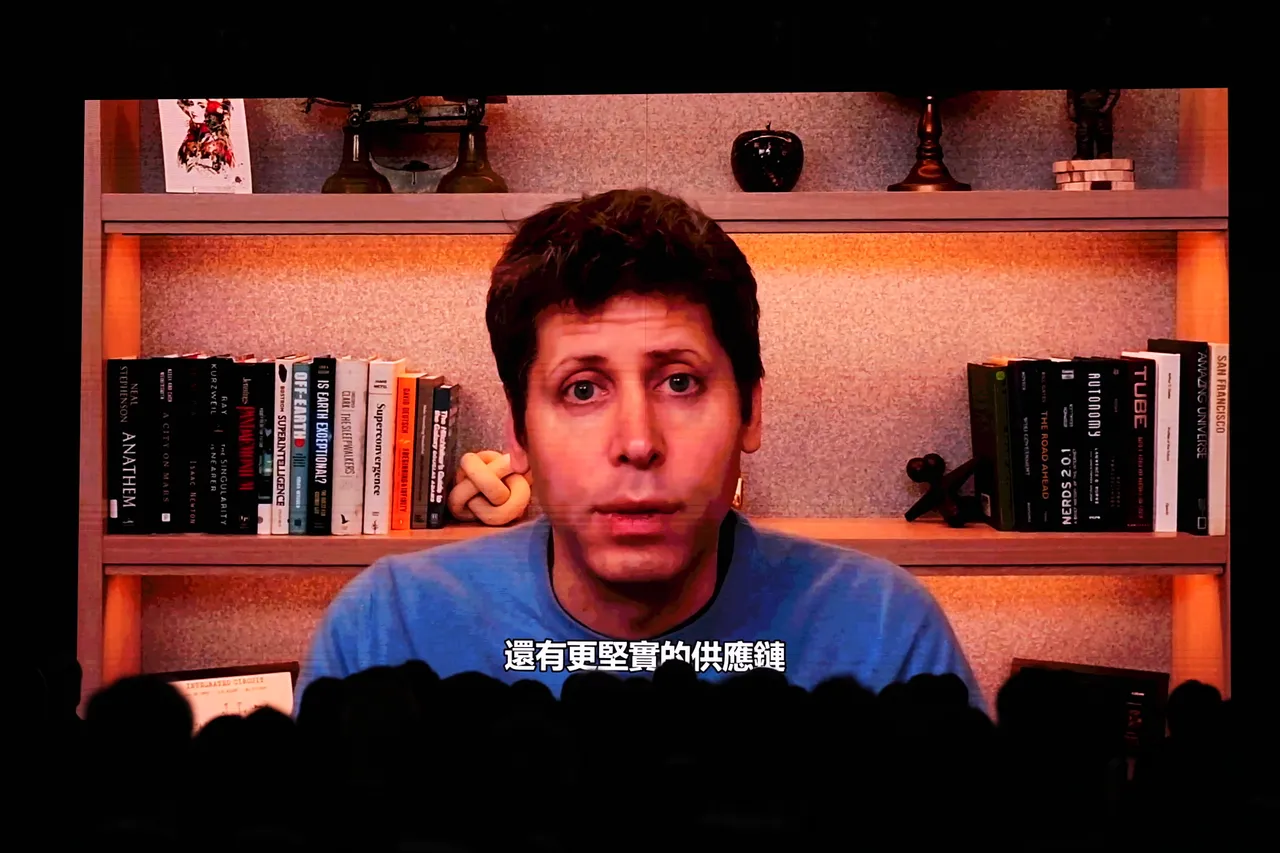 OpenAI 执行长 Sam Altman 透过影片登场鸿海科技日。彭欣伟摄