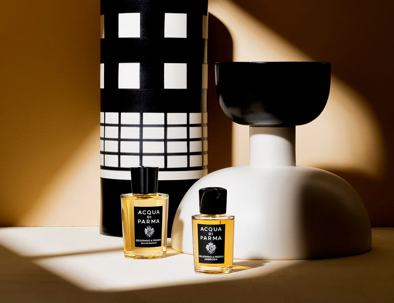 Acqua di Parma格调迷烟茉莉精萃、格调藏红花吃精萃，各50ml／1万1500元。品牌提供