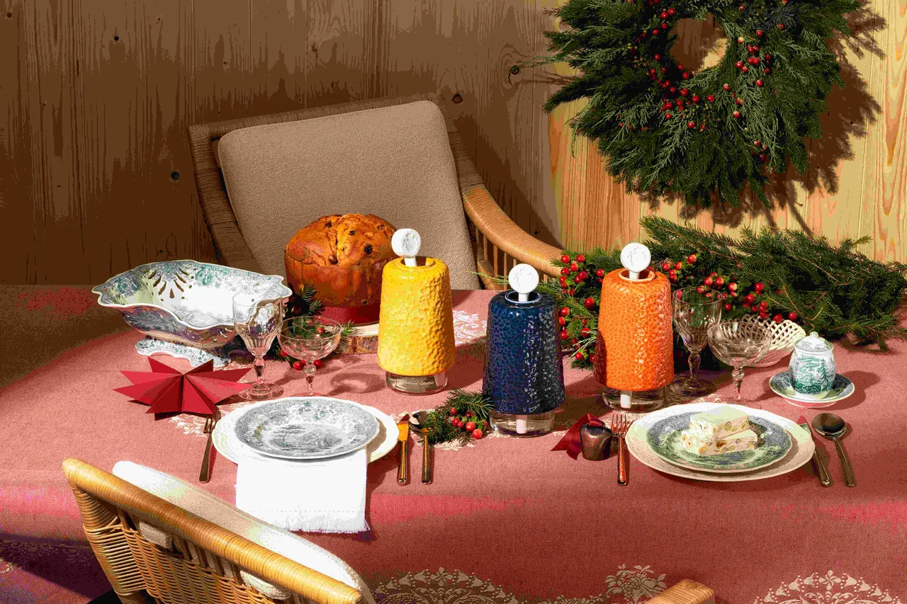 顶级限量大师杰作系列金色假期工艺限量版扩香器，各500ml／2万5800元。品牌提供