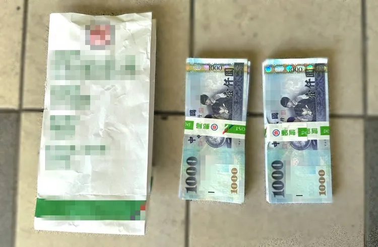 警方查扣贓款。翻攝畫面