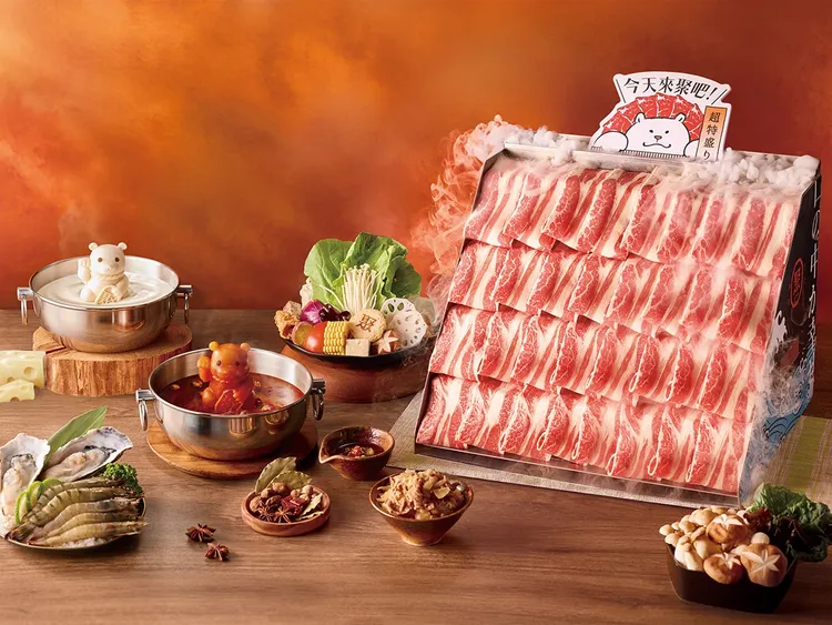 王品強鍋季加碼贈菜好禮，消費內用2客指定套餐贈鮮蝦、生食干貝等好菜。王品集團提供