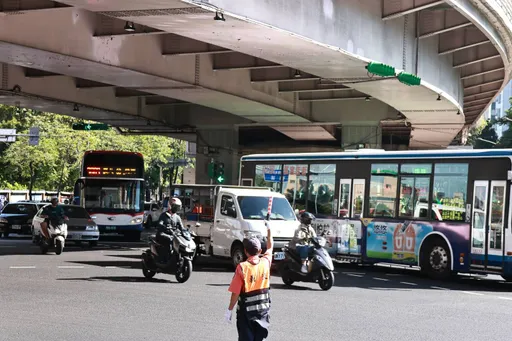北市公车乘客摔伤年逾200件！议员点名「奖金制度」该改了