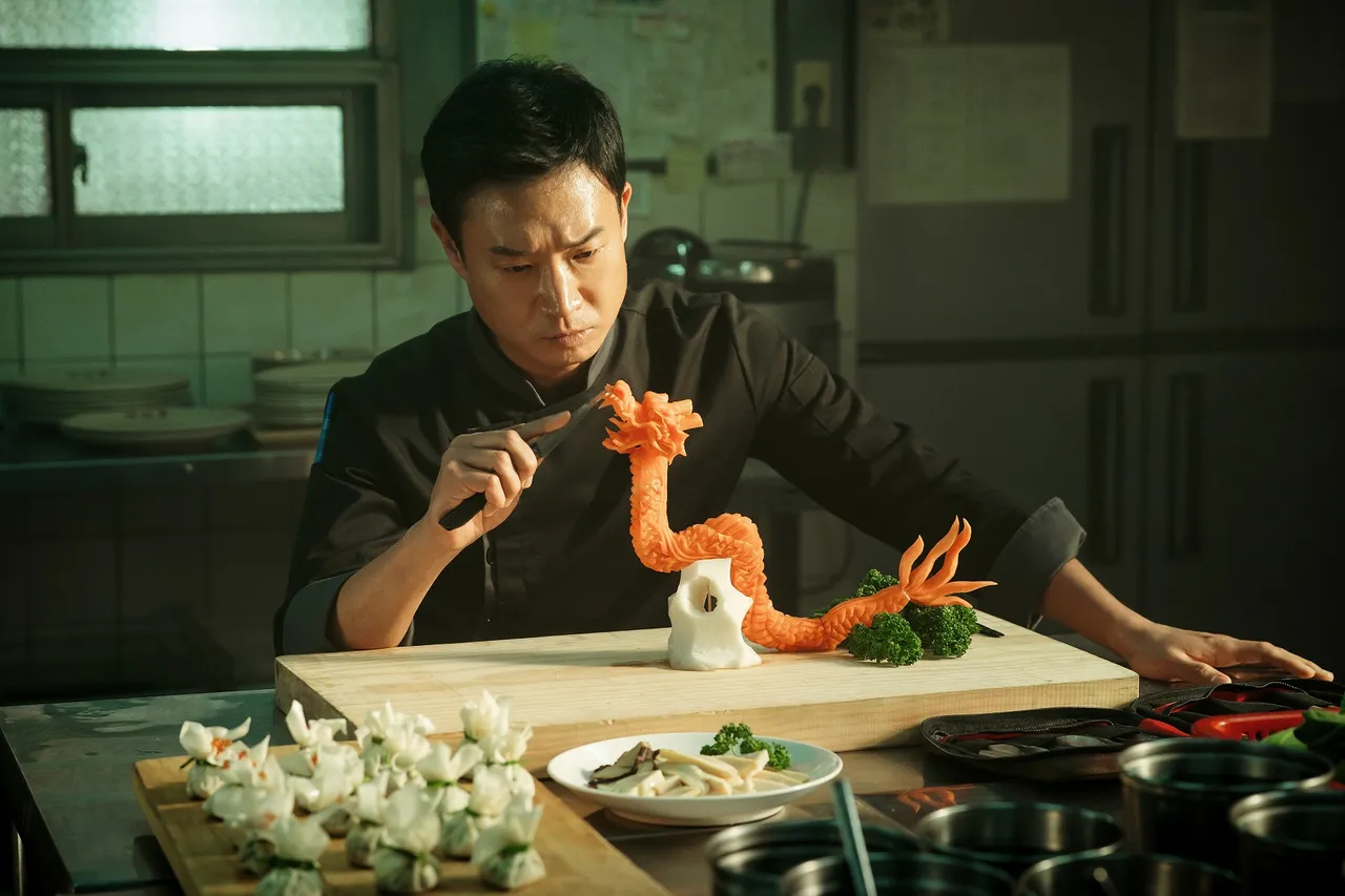 赵祐镇为戏拜师学厨艺。采昌国际提供