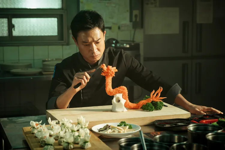 趙祐鎮為戲拜師學廚藝。采昌國際提供