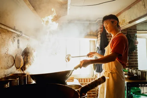 赵祐镇不当《老大》苦练厨艺！《黑白大厨》名师吓喊：别再来了