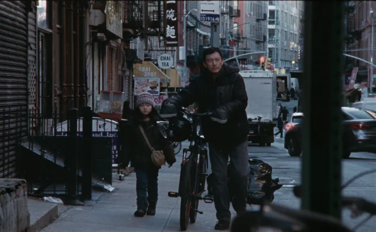 張震在片中帶女兒去工作。甲上提供