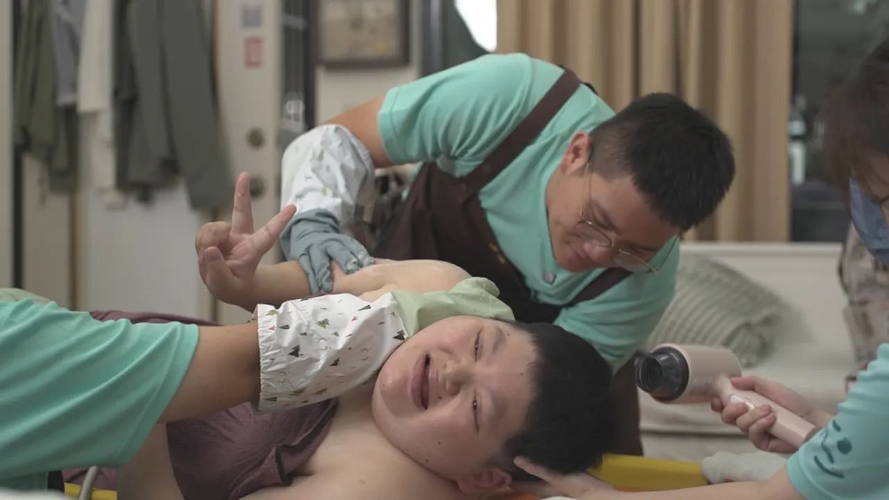 台湾乐福理事长张淞源呼吁更多善心民众支持「公益洗澡行动」。协会提供