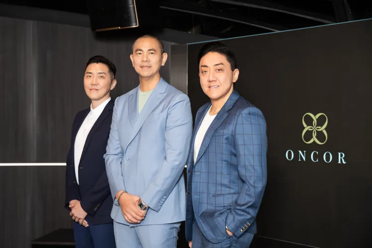 台北夜店大亨夏天倫（右）與女友遭歹徒攻擊，如今2名兇嫌1名已經落網。業者提供