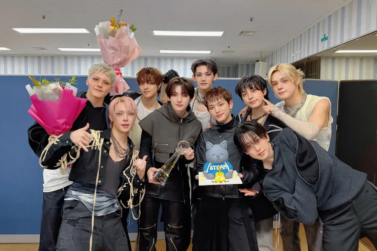 &TEAM昨在《Music Bank》獲得第3座冠軍。翻攝&TEAM X