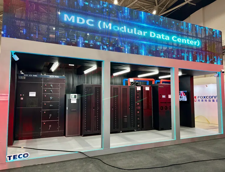 东元电机于鸿海科技日首次亮相，展示模组化资料中心解决方案。东元提供