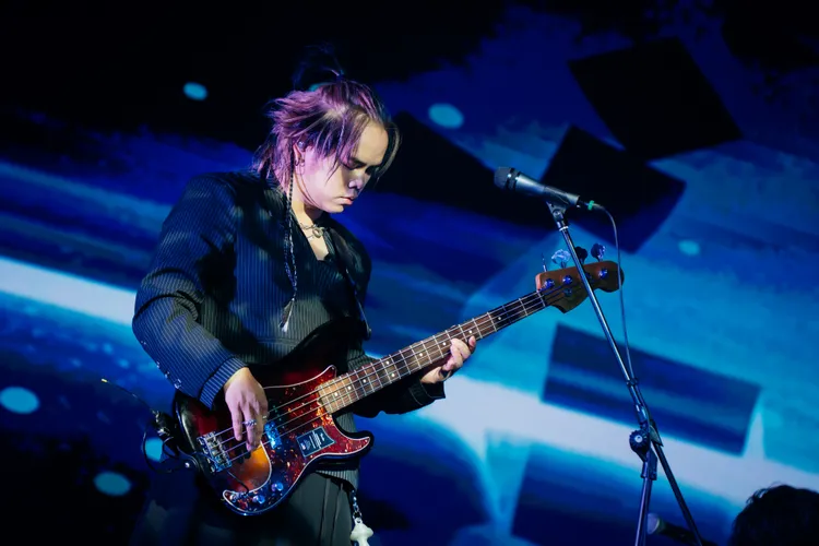 貝斯手廷曜。Who Cares胡凱兒樂團提供