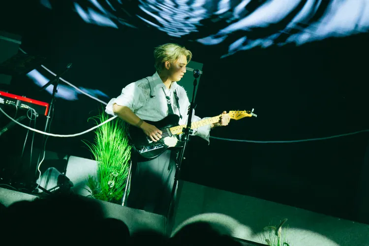 吉他手嘉恩。Who Cares胡凱兒樂團提供