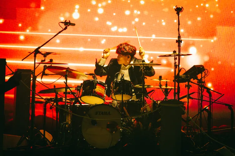 鼓手小布。Who Cares胡凱兒樂團提供