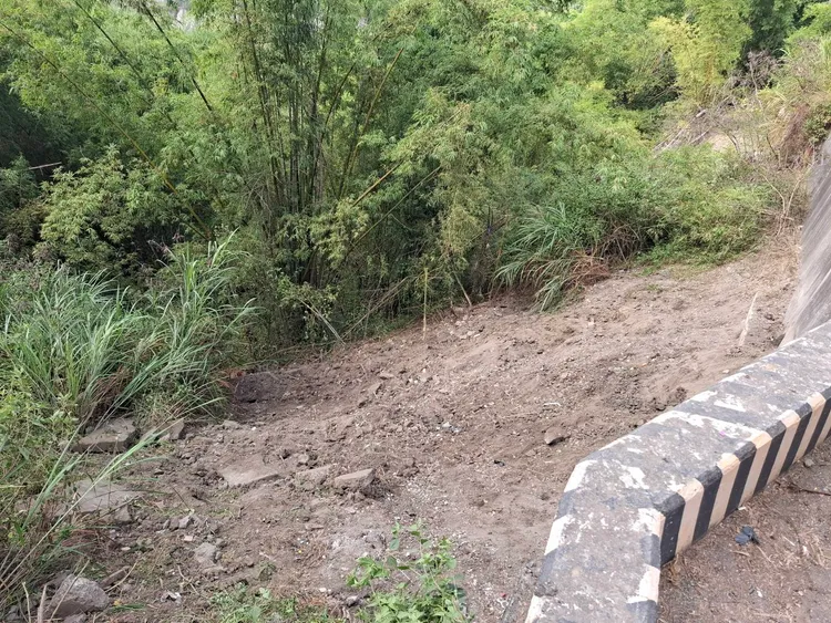 高市環保局緊急派人清運，昨天中午已經清除。資料照