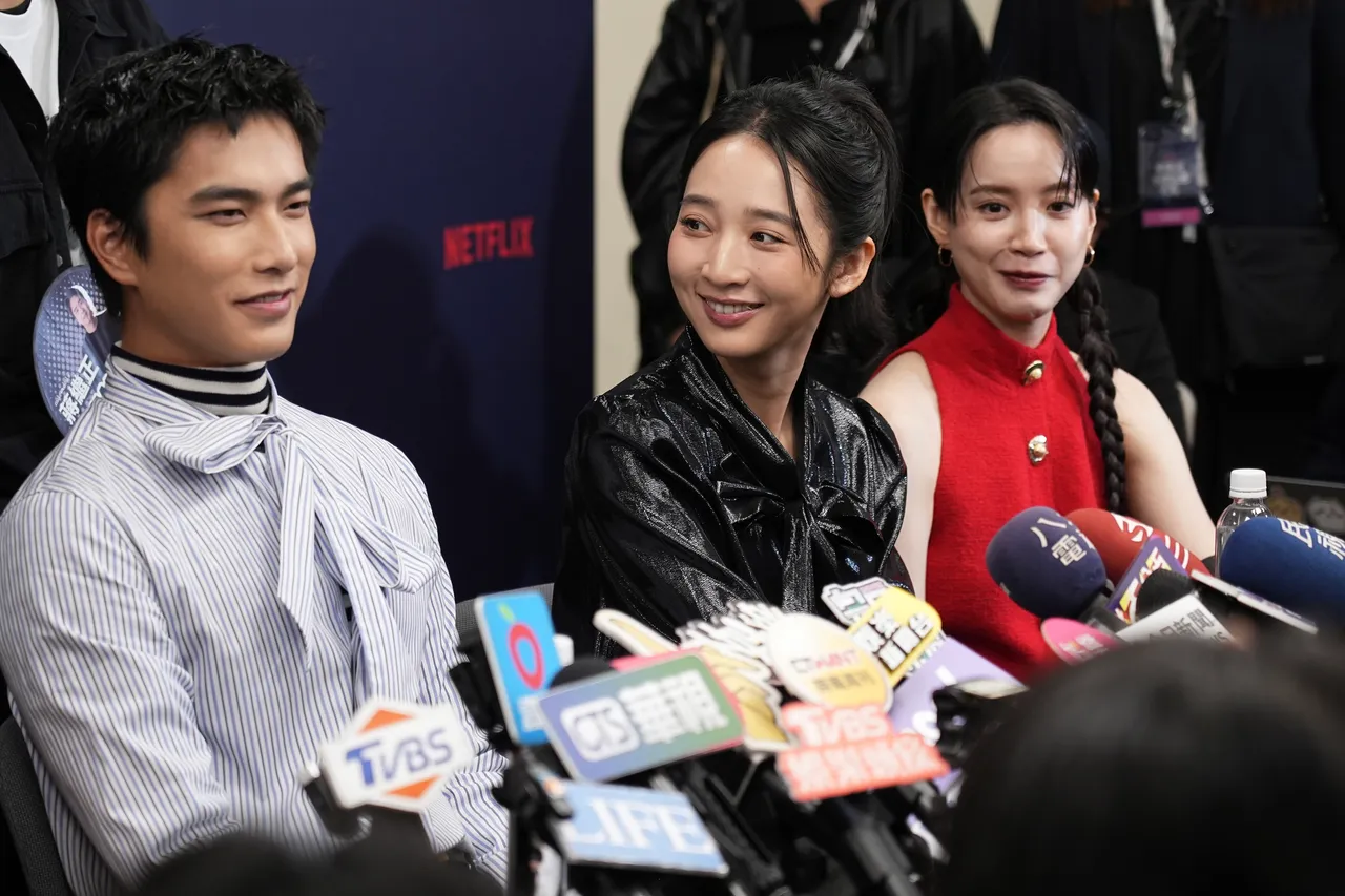 程予晞（右）戏里和赵永馨有不健康的祖孙情。彭欣伟摄