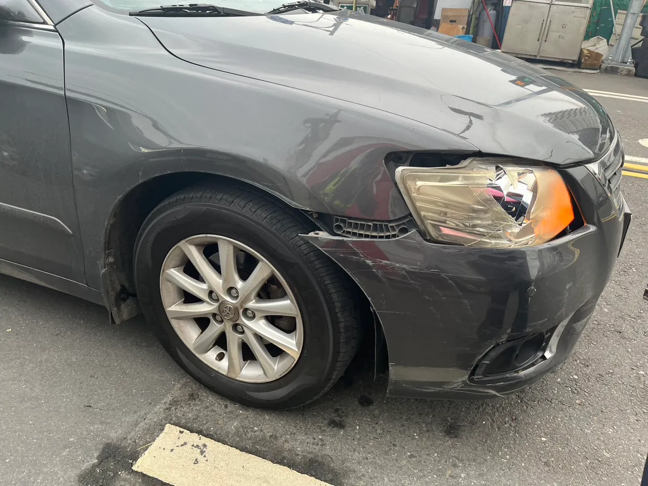 陈姓老翁并无酒驾，初步研判右转时未礼让直行车、也未注意车前状况酿祸。翻摄照片