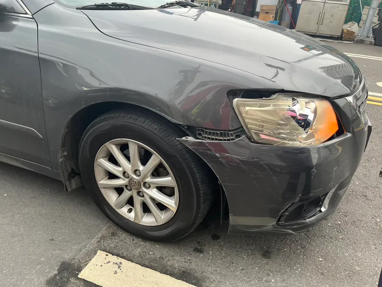 陳姓老翁並無酒駕，初步研判右轉時未禮讓直行車、也未注意車前狀況釀禍。翻攝照片