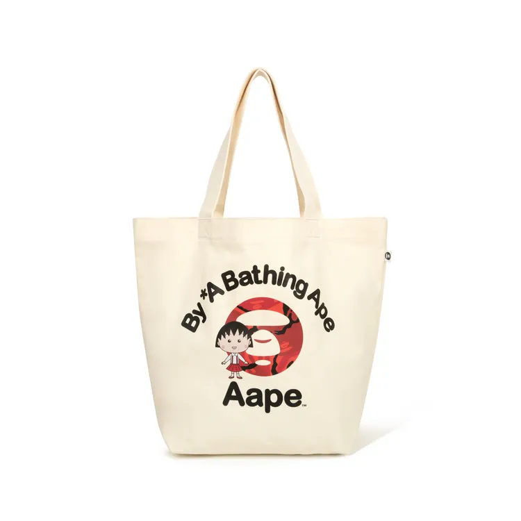 AAPE × 櫻桃小丸子托特包，1529元。品牌提供