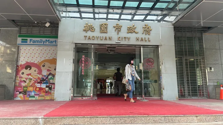 示意图，图为桃园市政府外观。资料照片