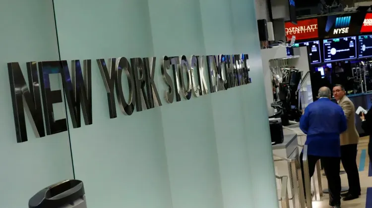 美股全面收红，图为纽约证交所。美联社