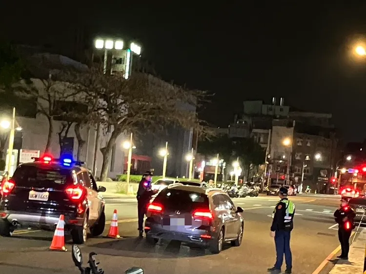 中坜警配合修法强力取缔无照驾驶。中坜警分局提供