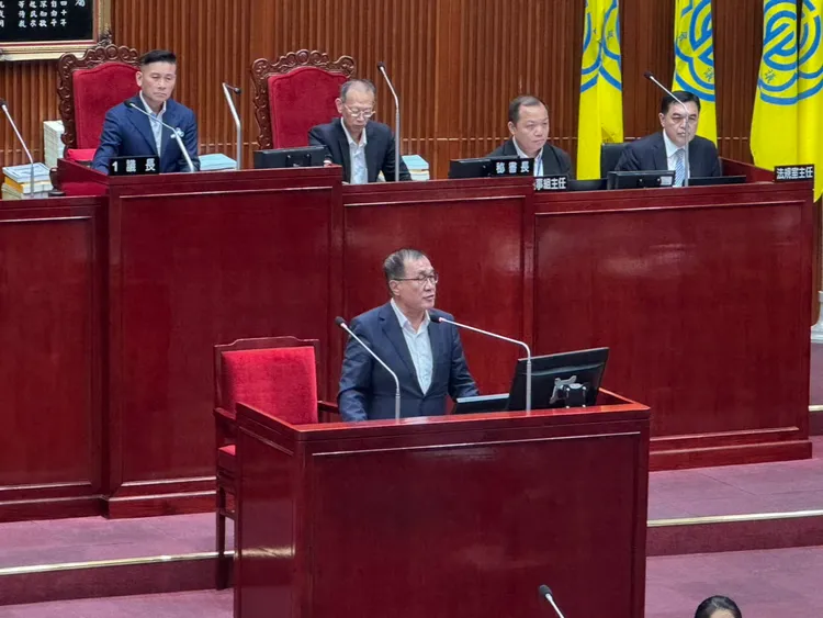 李四川出席议会说明，未来辉达地上权的权利金至多125亿元。张彩茜摄