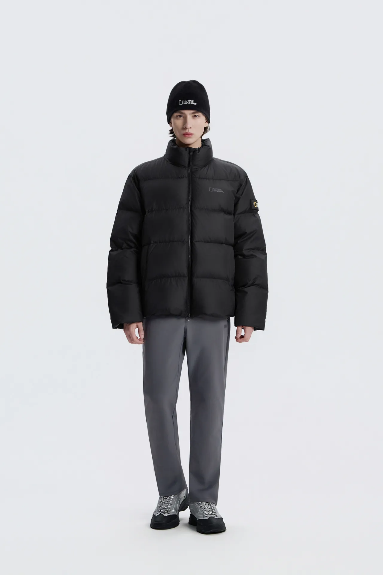 國家地理服飾EIRA立領短版羽絨外套(鵝絨)黑色，9480元。品牌提供