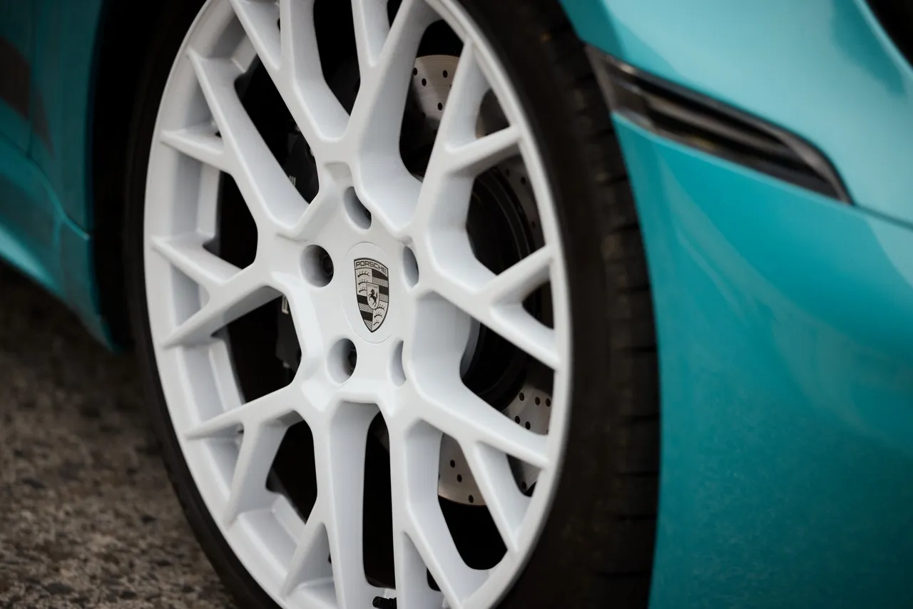 20/21吋RS Spyder輪圈內輻以Vanadium Grey Metallic金屬釩灰色點綴，細節層次分明。原廠照片