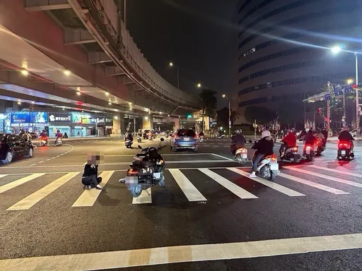 公馆圆环拆除地2机车擦撞　42岁女断腿！肇事骑士逃了