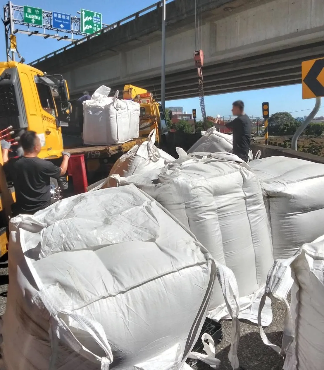 现场清理。国道警方提供