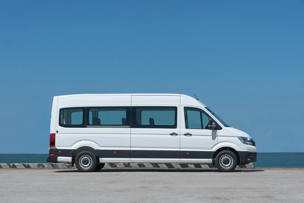 Crafter車長6,836mm、車寬 2,040mm、車高 2,590mm，挑高的車艙讓乘客能在車內自在站立。業者提供