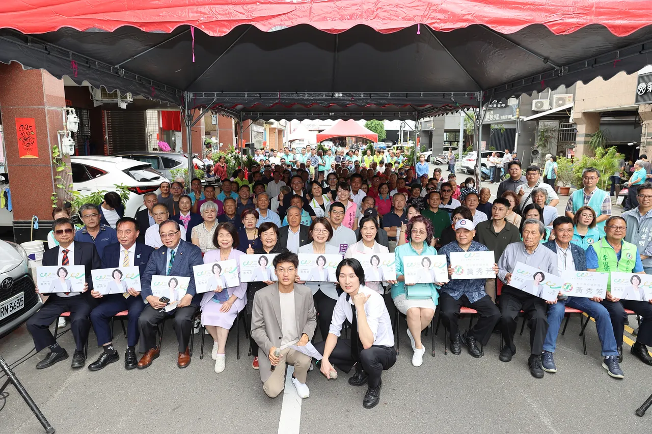 黄秀芳成立县长提名竞选办公室，众多乡亲到场支持。民众提供