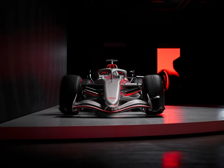 Audi R26 Concept概念车率先将品牌新设计语言化为实体，预览四环首款Formula 1一级方程式赛车的配色与设计样貌。原厂照片