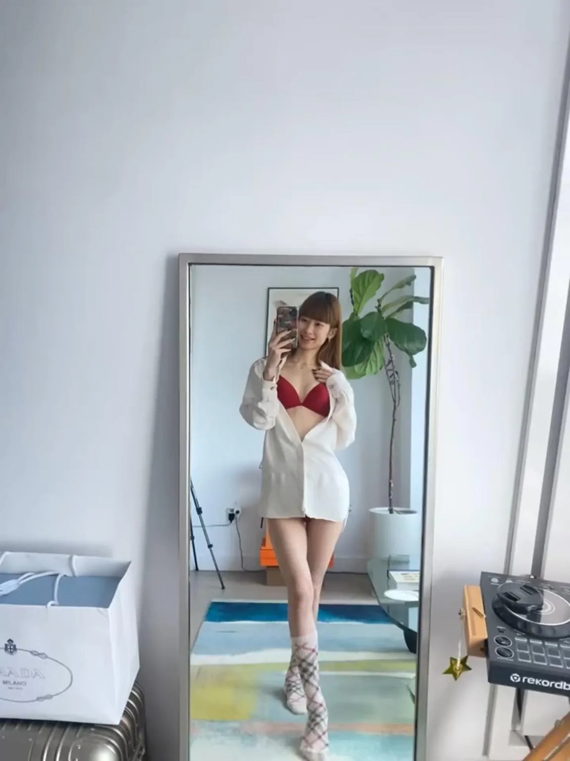 钟女在网路上营造名媛人设。翻摄自本人IG